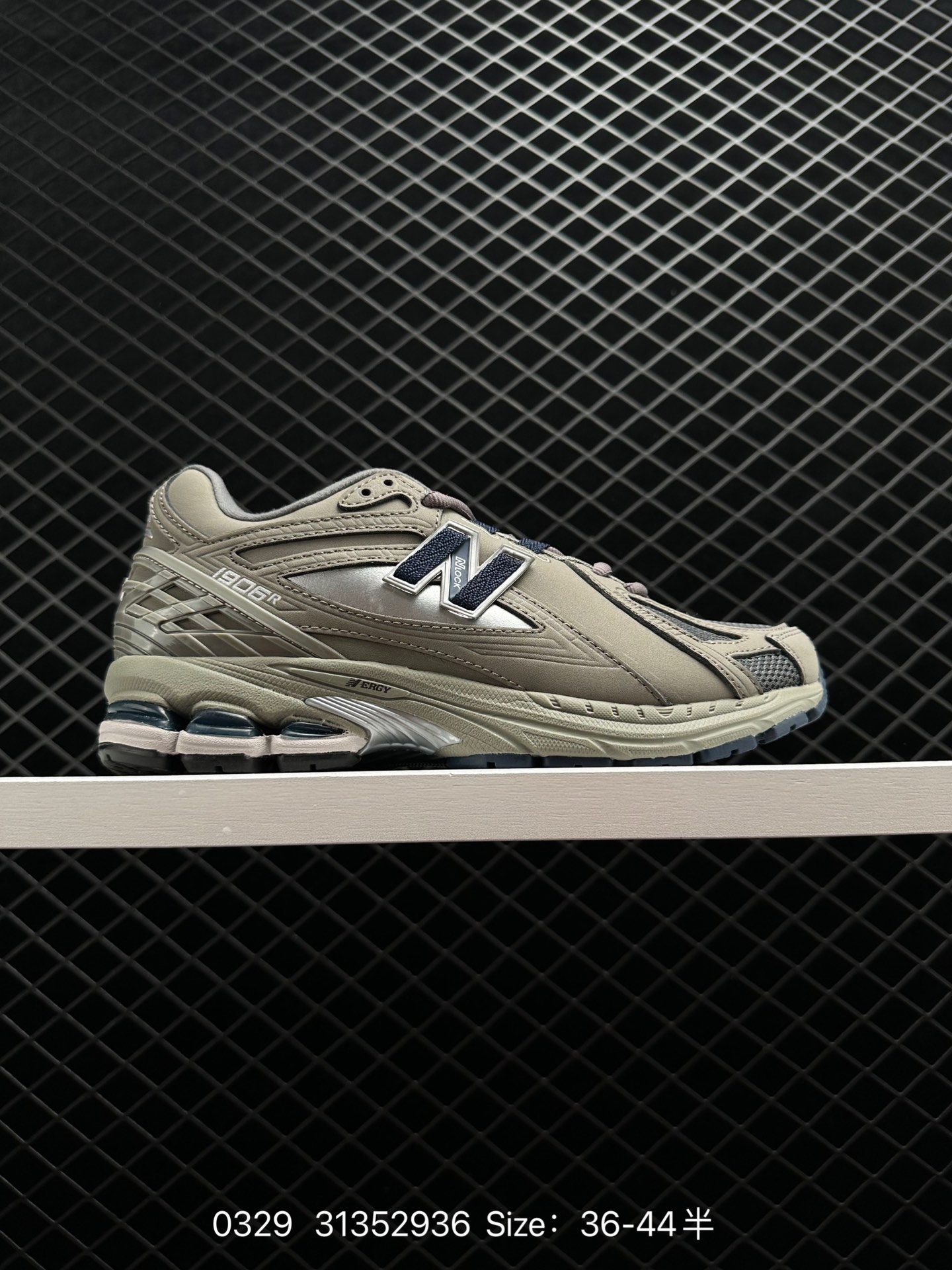 New Balance M1906RI New Balance M1906RI